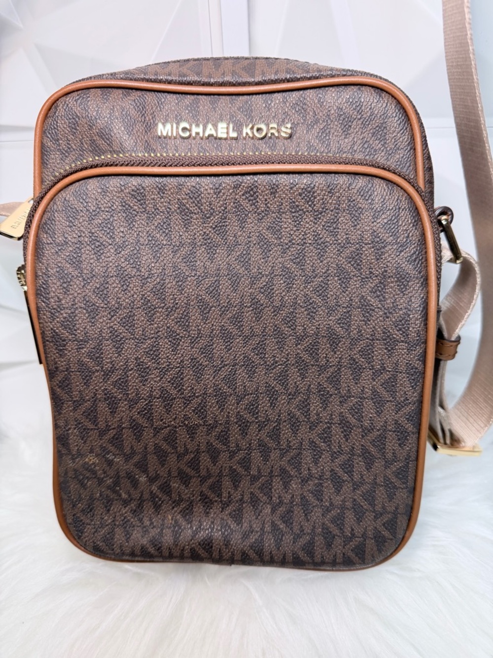 Michael Kors Jet Set Travel Medium Logo Crossbody Bag - Picture 3 of 12